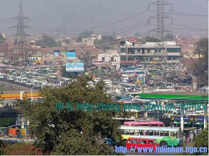 Lahore����ǰͻ�˹̹�����ĳ��У���ͨ����Ⱦ���������������ӳǱ����ĵģ�.JPG