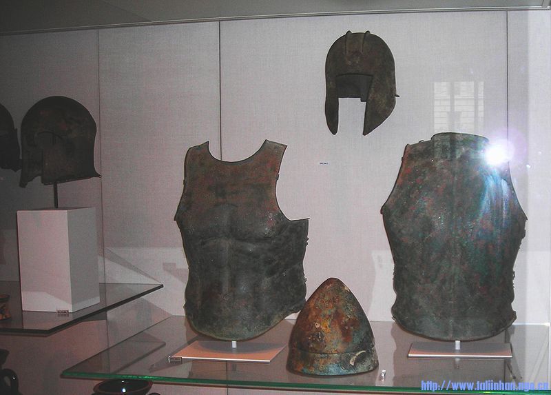 800px-Ancient_Greek_Armor_in_Metropolitan_Museum.jpg