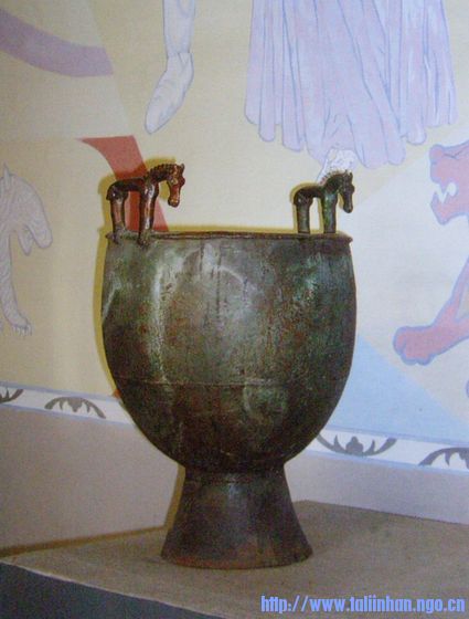 Bronzovyj_kotel.jpg