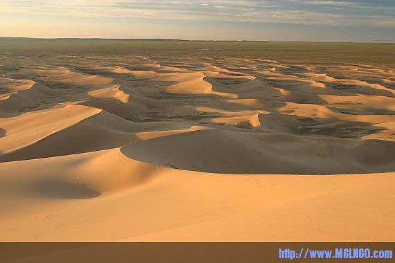 Khongoryn_Els_sand_dunes_Gobi_Desert_Mongolia.jpg