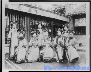 ManchuWomen-LC-USZ62-113720-300x239.jpg