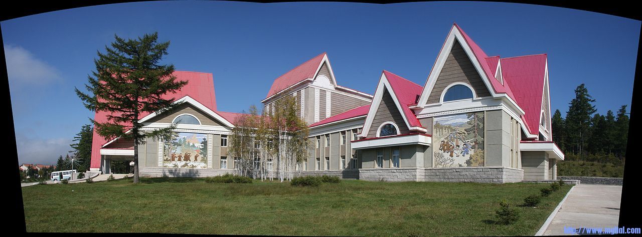 1280px-Samjiyon_Schooldchildren's_Palace.jpg