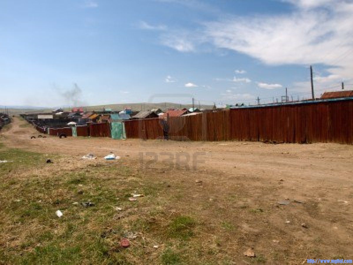 11501699-mongolian-slum-in-the-erdenet-city.jpg