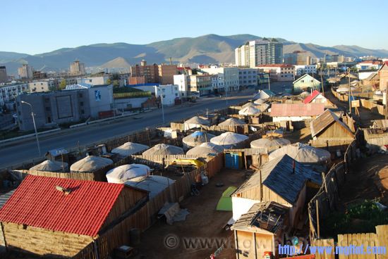 ulaanbaatar_yurt_slum.jpg